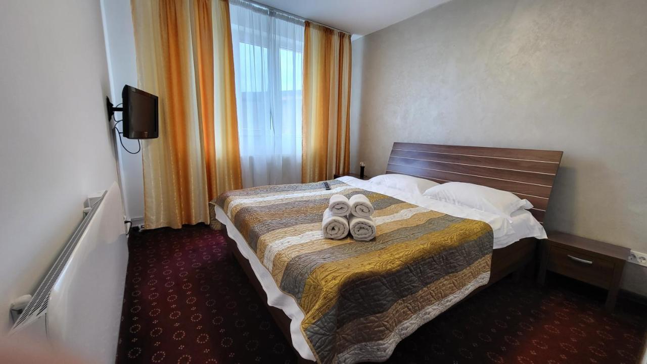 Aparthotel Boutique Global Braşov Esterno foto