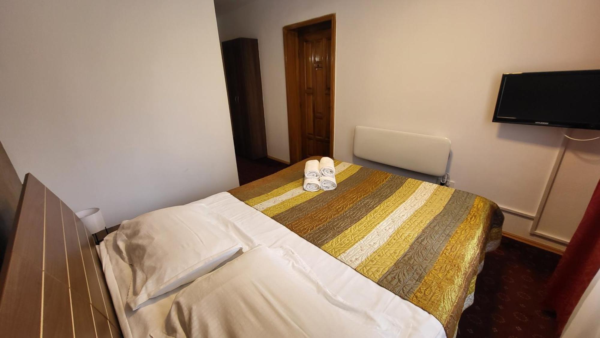Aparthotel Boutique Global Braşov Esterno foto
